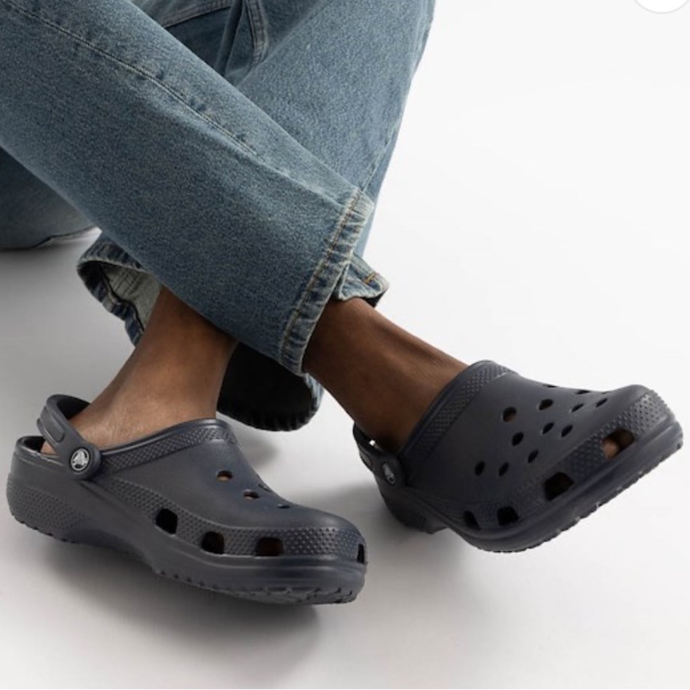 CROCS | Unisex Navy Blue Classic Slip-On Clogs Sandals Mens Size 6 Women’s 6